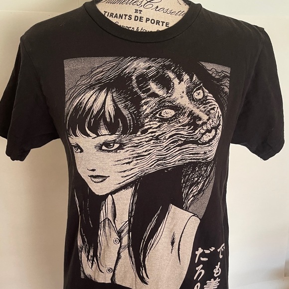 Tomie Junji Ito Collection Crunchyroll Classic Anime T-
Shirt Black tee Size S. - Picture 4 of 6
